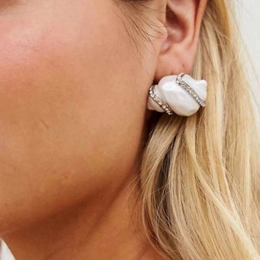 🎀✨Faux Pearl and Rhinestone Earrings